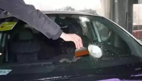 雨天雾天车玻璃怎么处理,冬天雾天开车玻璃起雾怎么办