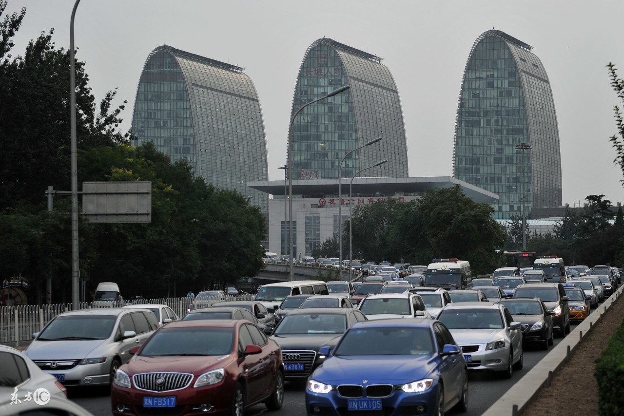 奇葩同事欢乐多，你旁边的那位，也是朵奇葩吗？