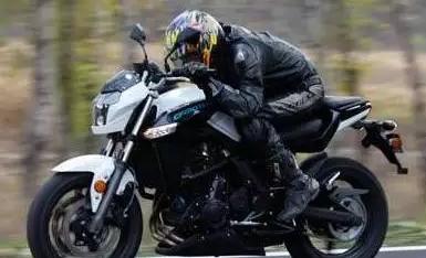 大排量摩托车有什么实用性,大排量摩托车为什么不适合新手