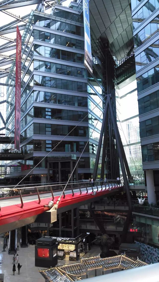 芳草地购物中心特色,芳草地购物中心介绍