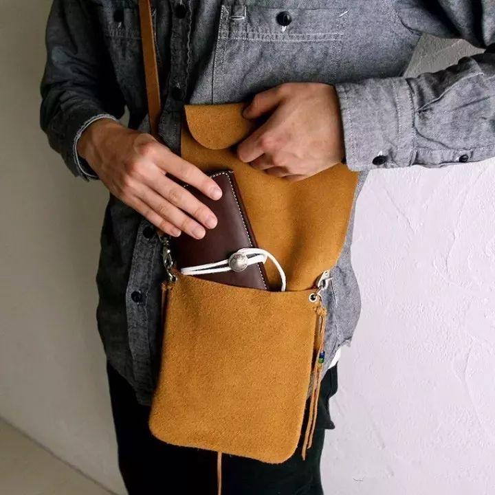 产品数量位居日本皮具界NO.1，这个画风不同的品牌文化糅合的结果