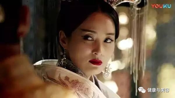 蒋勤勤甄嬛对比照,蒋勤勤和甄嬛隔空互动