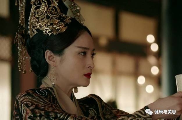 蒋勤勤甄嬛对比照,蒋勤勤和甄嬛隔空互动