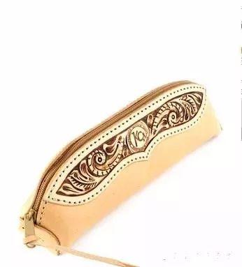 产品数量位居日本皮具界NO.1，这个画风不同的品牌文化糅合的结果