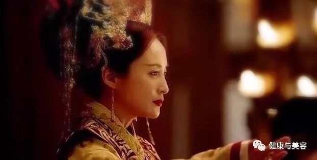 蒋勤勤甄嬛对比照,蒋勤勤和甄嬛隔空互动