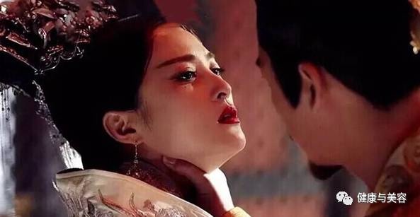 蒋勤勤甄嬛对比照,蒋勤勤和甄嬛隔空互动