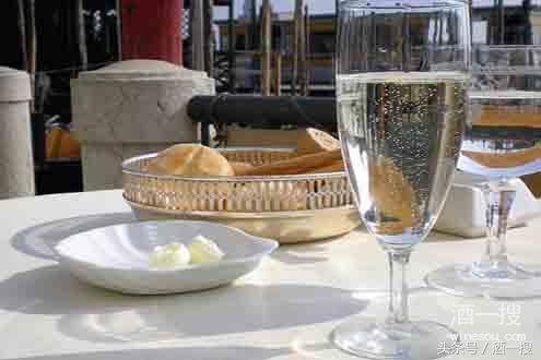 什么是起泡酒定义,起泡酒是属于什么酒