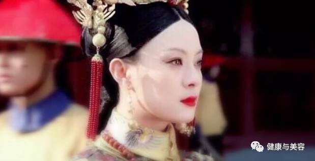 蒋勤勤甄嬛对比照,蒋勤勤和甄嬛隔空互动