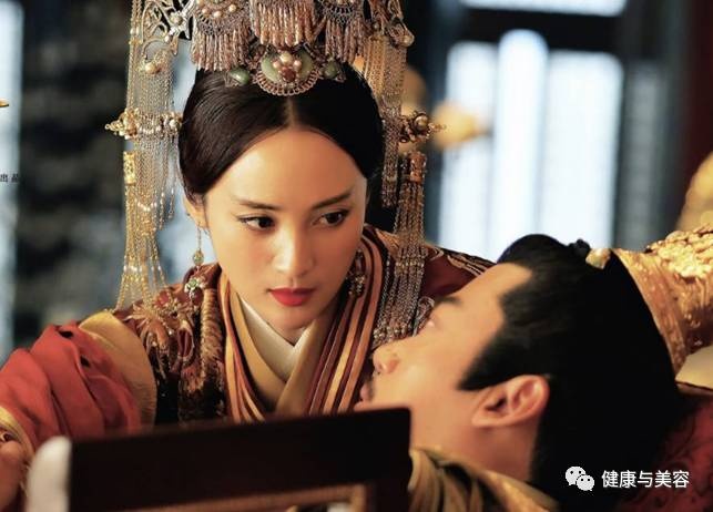 蒋勤勤甄嬛对比照,蒋勤勤和甄嬛隔空互动