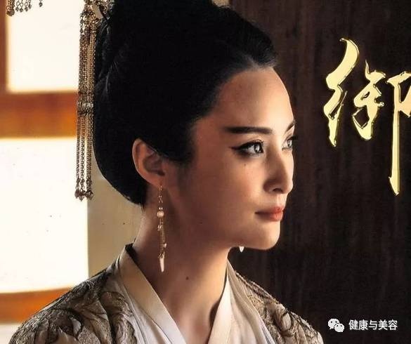 蒋勤勤甄嬛对比照,蒋勤勤和甄嬛隔空互动