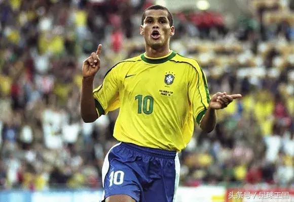 世界足球十大巨星的故事,世界足坛十大助攻