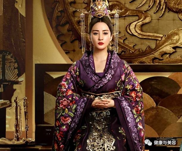 蒋勤勤甄嬛对比照,蒋勤勤和甄嬛隔空互动