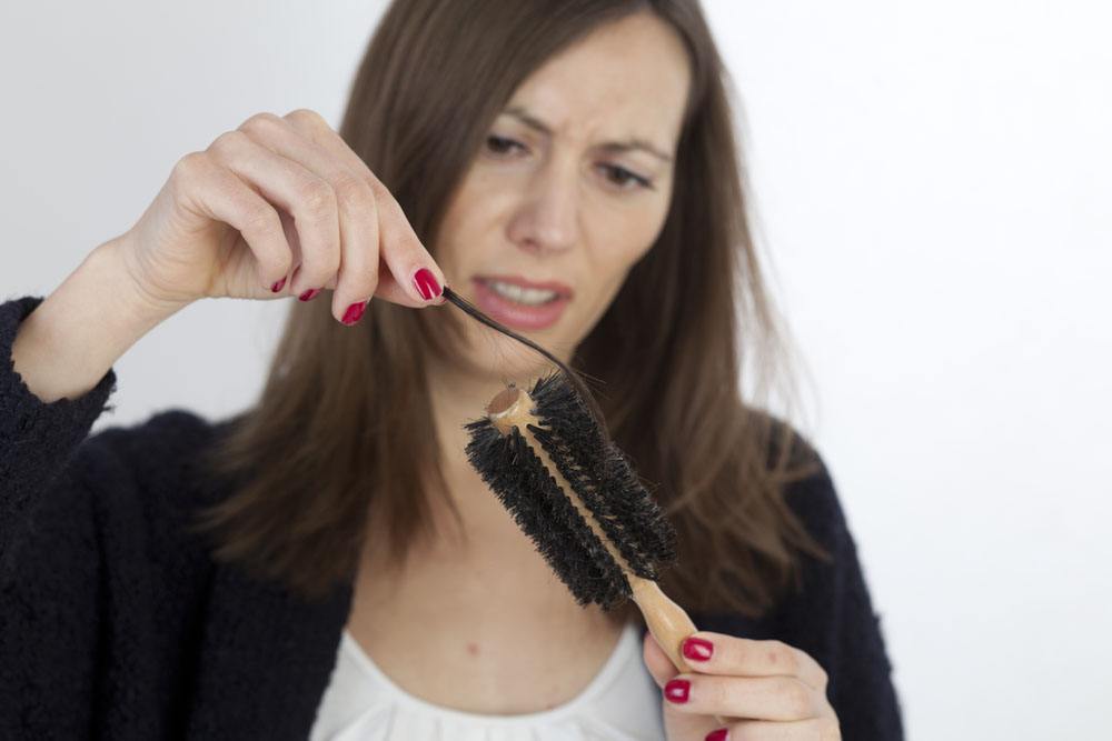 头发秃顶刘海怎么剪最好看,刘海三角处秃顶了怎么补救