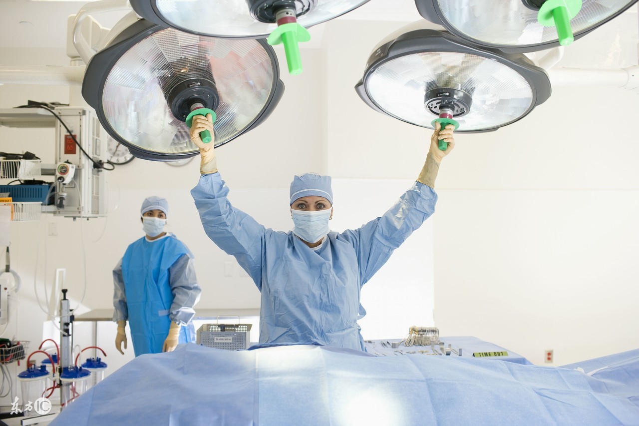 做手术时害怕，手术室里麻醉医生和器械护士有办法让你放松！