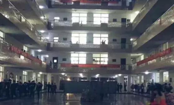 历城二中文化墙,手绘二年级作品