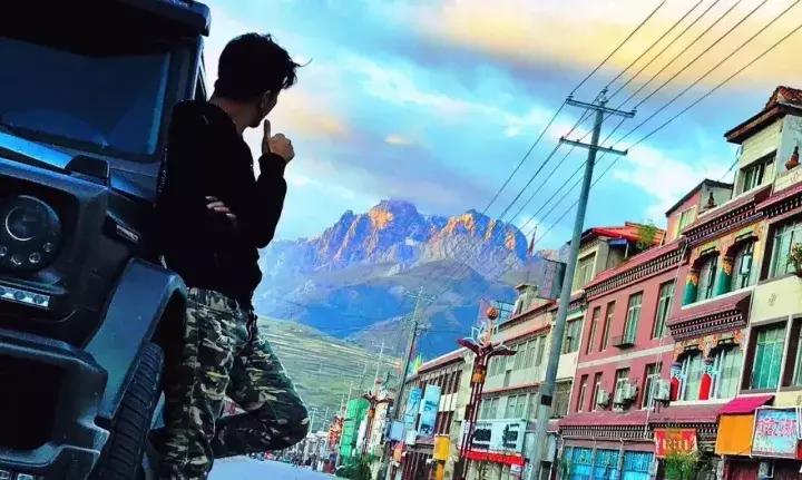 这个借李宇春、张靓颖出名的成都发型师说：美发不是暴利行业