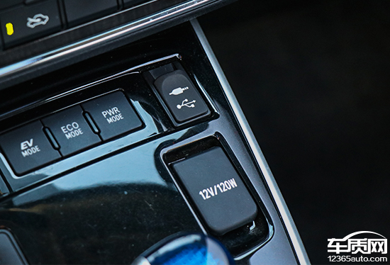 卡罗拉双擎天青石2019款试驾,家用车之最佳选择卡罗拉双擎