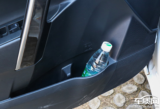 卡罗拉双擎天青石2019款试驾,家用车之最佳选择卡罗拉双擎