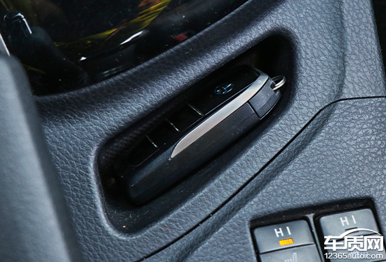 卡罗拉双擎天青石2019款试驾,家用车之最佳选择卡罗拉双擎