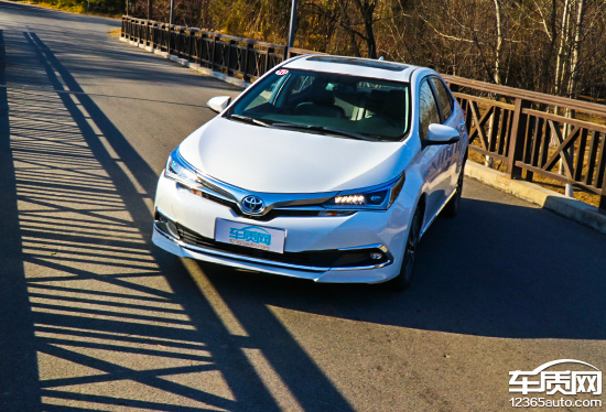 卡罗拉双擎天青石2019款试驾,家用车之最佳选择卡罗拉双擎