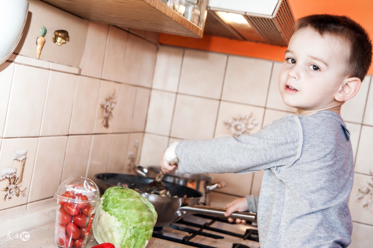 婴儿手指破了一点点皮怎么处理,宝宝手指都破了还要吸手指怎么办