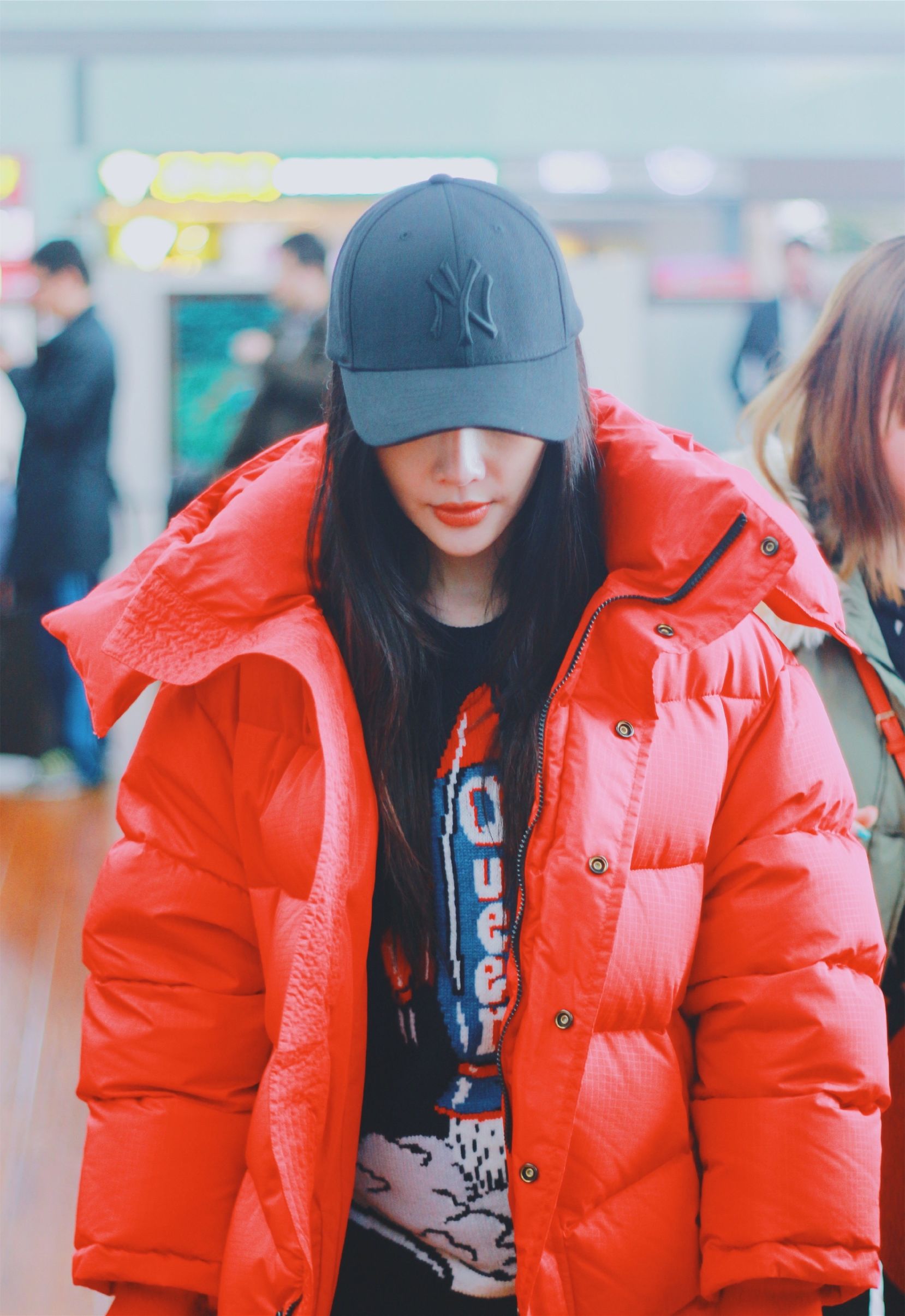 明星穿的羽绒服2万多,明星同款羽绒服杨紫