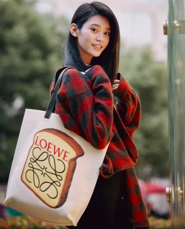 巴黎世家包包哪款最经典,2020巴黎世家包包开箱