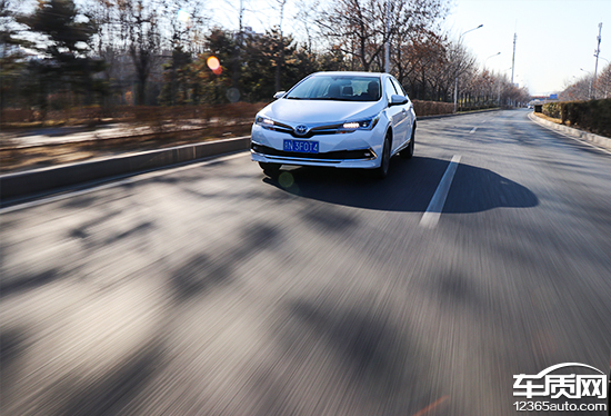 卡罗拉双擎天青石2019款试驾,家用车之最佳选择卡罗拉双擎