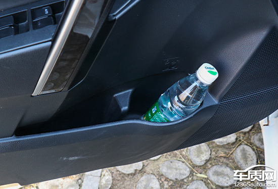 卡罗拉双擎天青石2019款试驾,家用车之最佳选择卡罗拉双擎