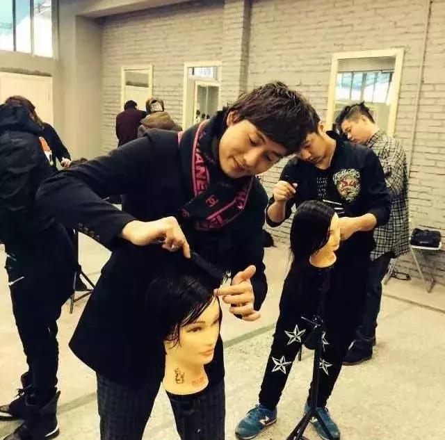 这个借李宇春、张靓颖出名的成都发型师说：美发不是暴利行业