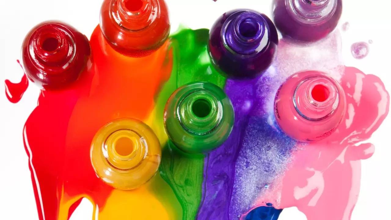 怎么才能让指甲油干得更快,指甲油干了怎么洗掉最快方法