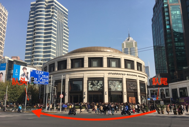 上海新网红！星爸爸全球最大烘焙工坊开业第一天，队伍长到害怕