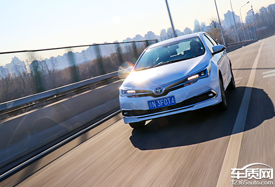 卡罗拉双擎天青石2019款试驾,家用车之最佳选择卡罗拉双擎