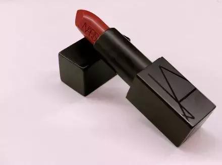 枫叶色口红适合春天涂吗,枫叶色哑光大牌口红