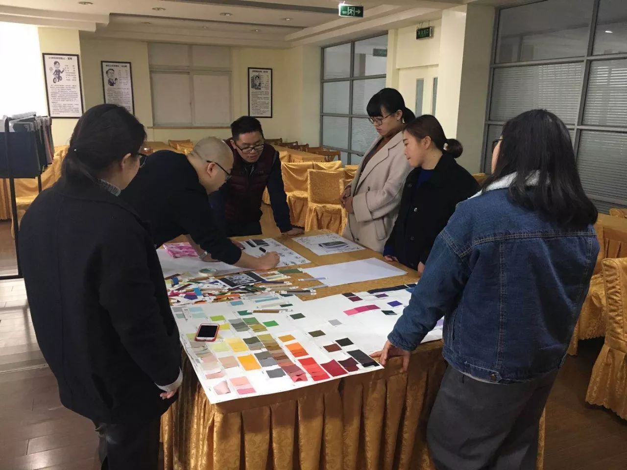 用衣服辅料做创意时装,有哪些面料衣服舒服又好看