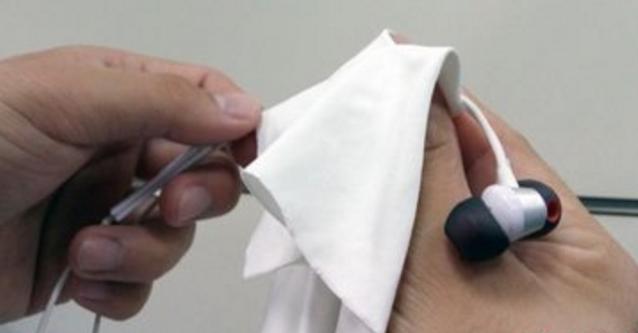 耳机发黄怎么恢复,耳机用久了发黄怎么清理