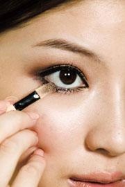 眼睛特别小怎样让眼睛变大,眼睛小的人怎么把眼睛变大