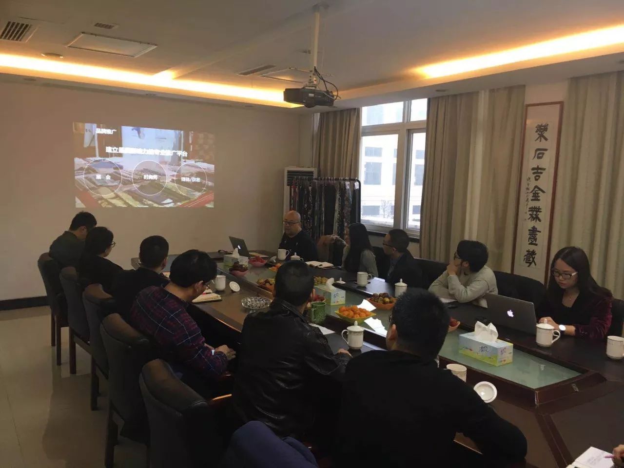 用衣服辅料做创意时装,有哪些面料衣服舒服又好看