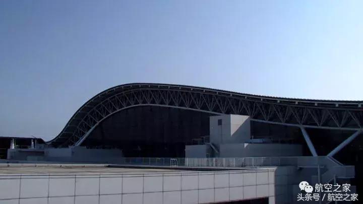 大阪关西国际机场降落,大阪机场漂浮在海上