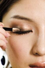 眼睛特别小怎样让眼睛变大,眼睛小的人怎么把眼睛变大