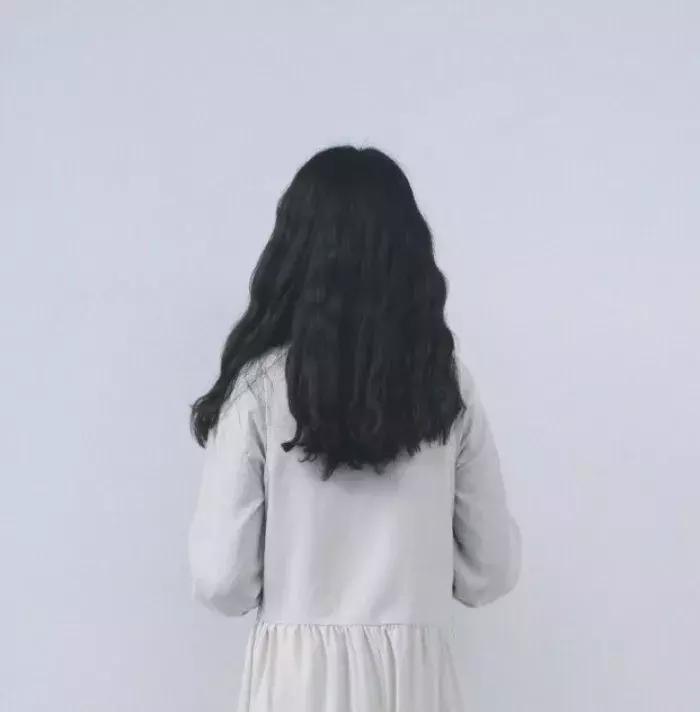 圆脸妹短发显瘦发型设计,圆脸适合什么发型减龄又显瘦