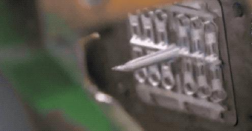 拉链咬合怎么解决,拉链有几个齿咬合不了