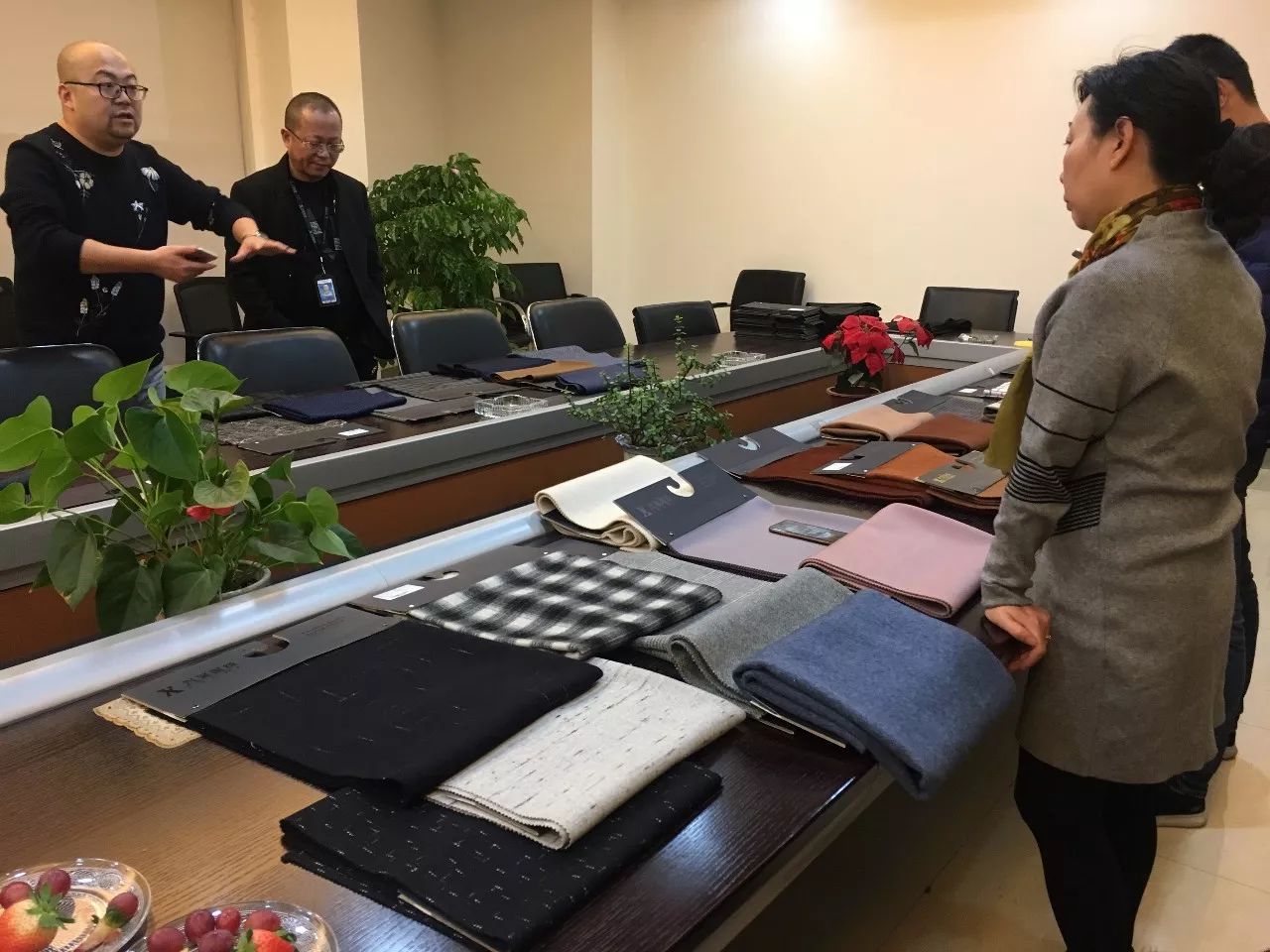 用衣服辅料做创意时装,有哪些面料衣服舒服又好看