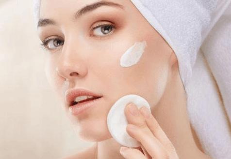 脸上有红血丝用凉水还是温水好,脸上有红血丝可以用湿毛巾捂脸吗