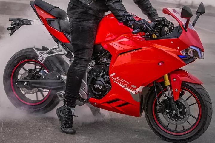 海外的国产车，酷似隆鑫300R跑车版，泰国轻跑Demon150GR登场！