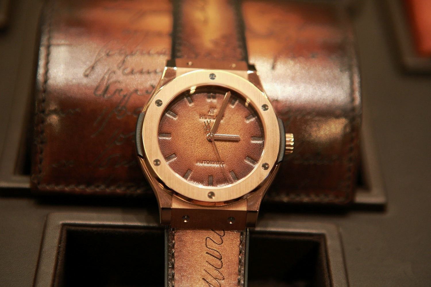 现在去香港买表合适吗,不看不知道一看吓一跳是谜语吗