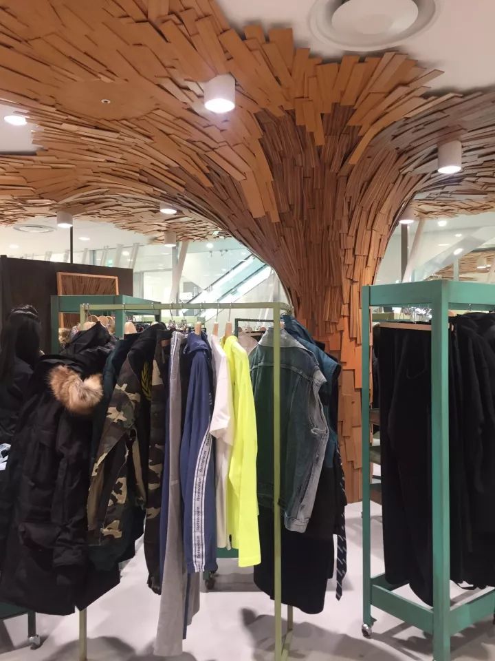 日本门店如何吸引年轻人？品牌IP化成8090后收割机｜鲜锋日本行