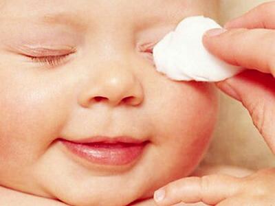 新生儿眼部护理正确做法,新生儿眼耳鼻清洁护理