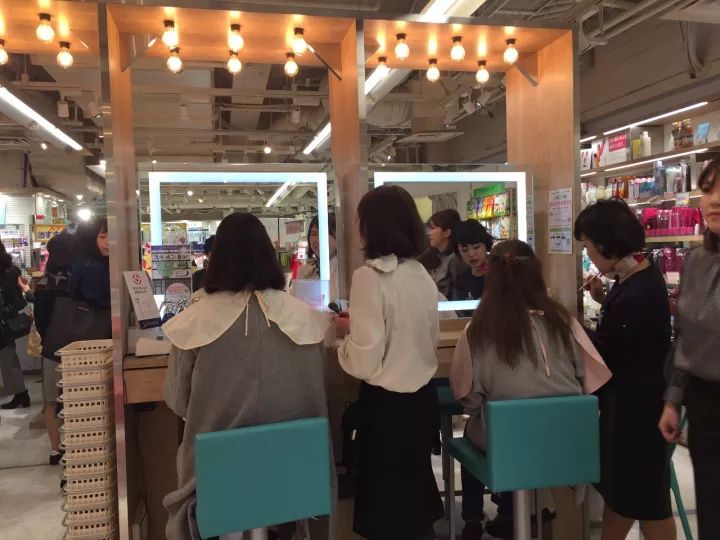 日本门店如何吸引年轻人？品牌IP化成8090后收割机｜鲜锋日本行