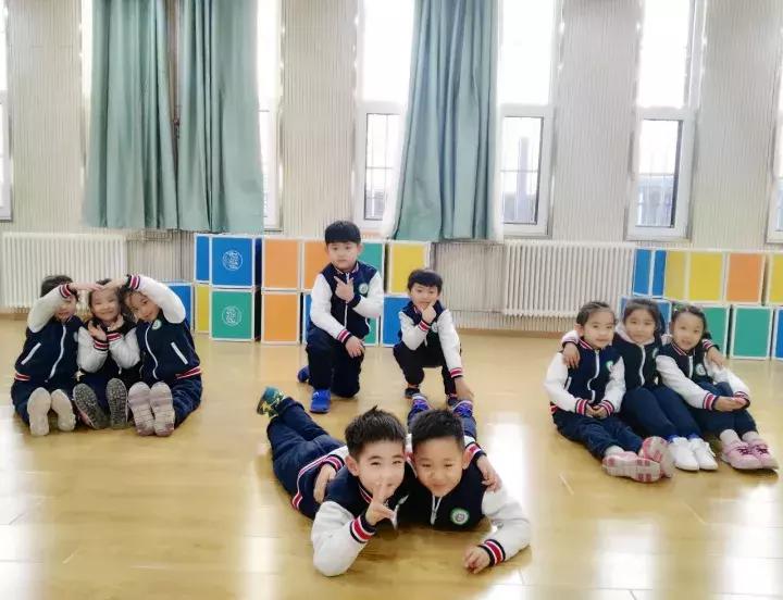 今年学校最流行的校服,最好看的春夏秋冬校服